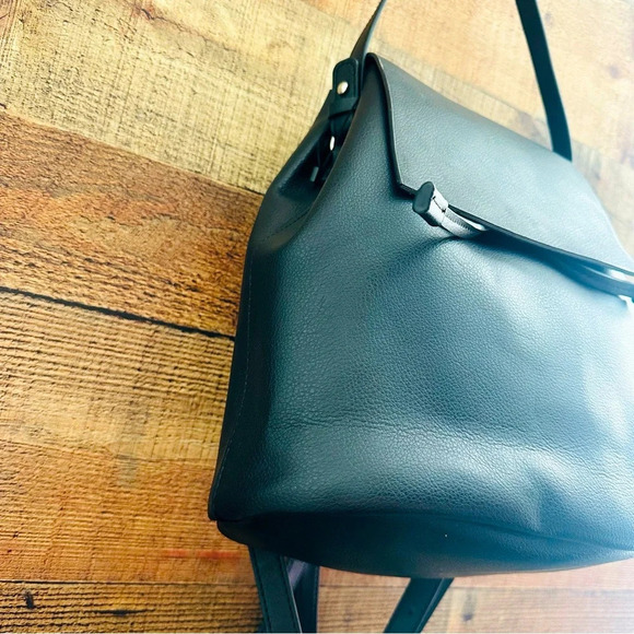 Zara Basics Collections Convertible Shoulder/Backpack Bag - Picture 4 of 12